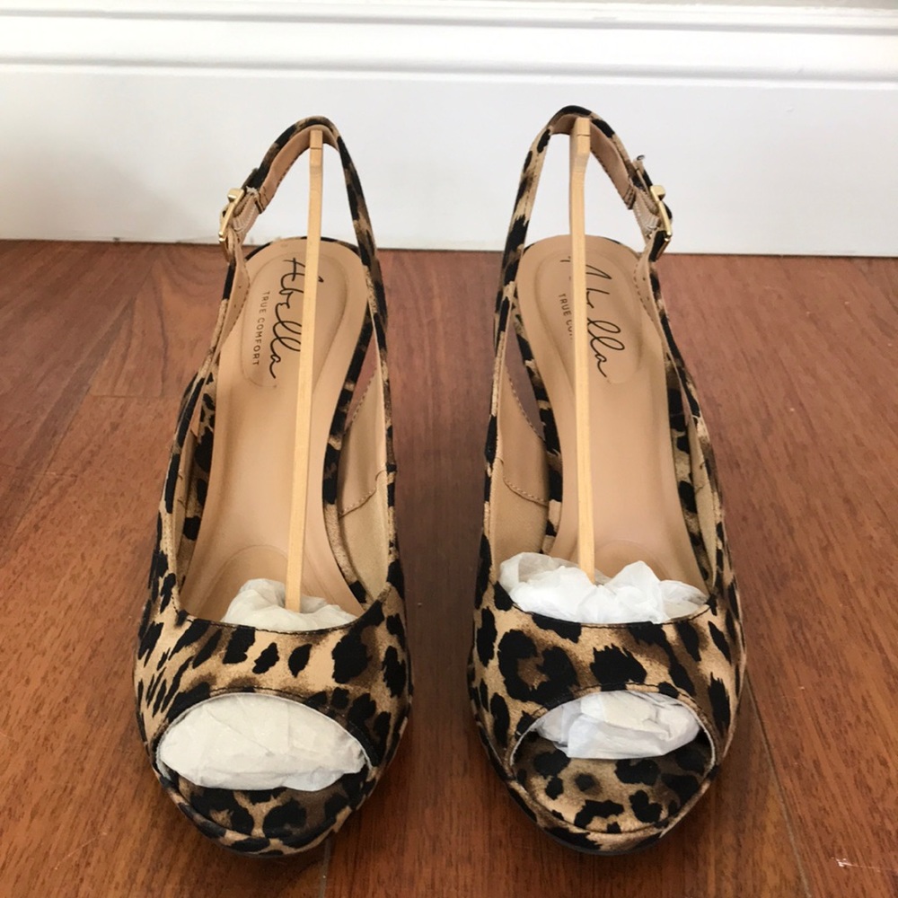 BRAND NEW CHEETAH SLING BACK HEELS